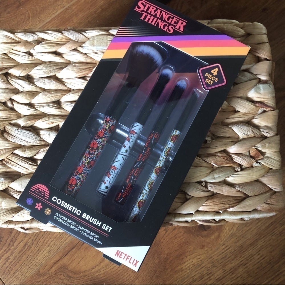 Stranger Things 4 piece Cosmetic brush set
